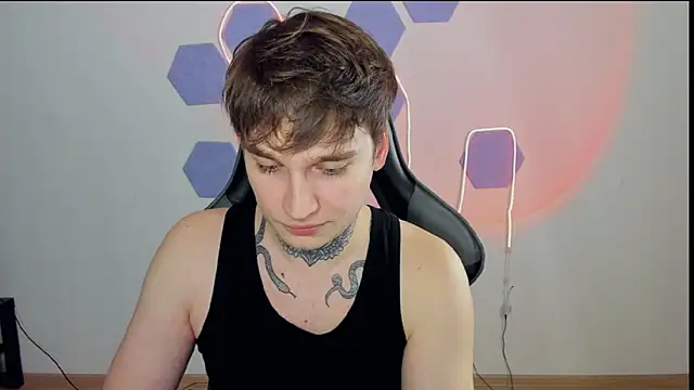 Snapshot of Chris_Tyson chatting on 12.04.24 Chris Tyson online show from 12.04.24