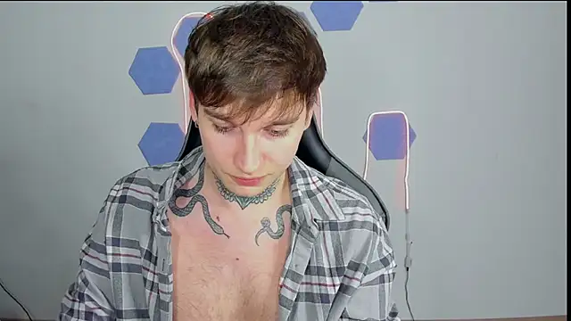 Snapshot of Chris_Tyson chatting on 12.04.24 Chris Tyson online show from 12.04.24