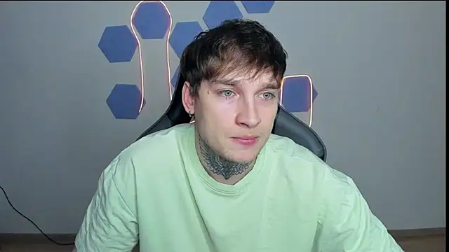 Snapshot of Chris_Tyson chatting on 12.06.24 Chris Tyson online show from 12.06.24