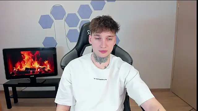 Snapshot of Chris_Tyson chatting on 01.04.25 Chris Tyson online show from 01.04.25