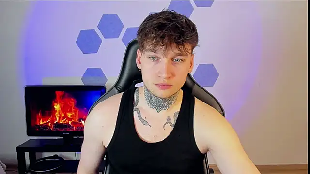 Snapshot of Chris_Tyson chatting on 03.08.25 Chris Tyson online show from 03.08.25