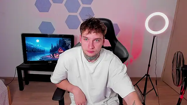 Snapshot of Chris_Tyson chatting on 09.08.25 Chris Tyson online show from 09.08.25