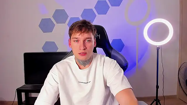 Snapshot of Chris_Tyson chatting on 09.11.25 Chris Tyson online show from 09.11.25