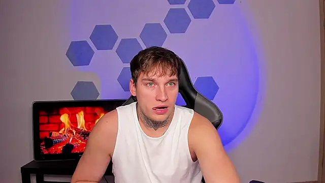 Snapshot of Chris_Tyson chatting on 10.03.25 Chris Tyson online show from 10.03.25