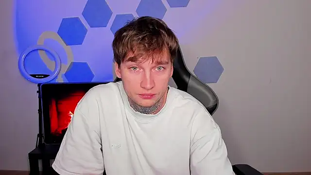 Snapshot of Chris_Tyson chatting on 10.25.25 Chris Tyson online show from 10.25.25