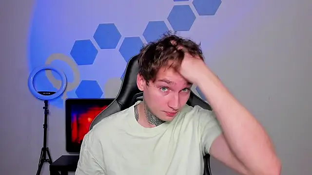 Snapshot of Chris_Tyson chatting on 10.31.25 Chris Tyson online show from 10.31.25