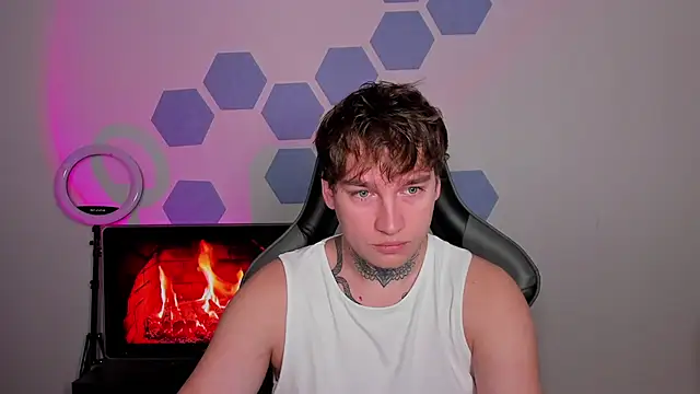 Snapshot of Chris_Tyson chatting on 11.06.25 Chris Tyson online show from 11.06.25