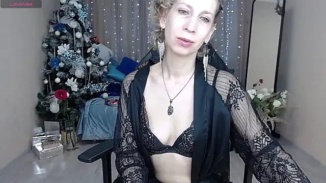 Snapshot of AdrianaSea chatting on 01.10.25 AdrianaSea online show from 01.10.25