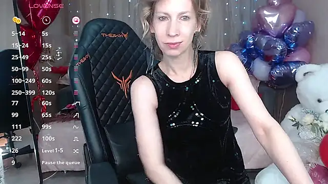Snapshot of AdrianaSea chatting on 03.06.25 AdrianaSea online show from 03.06.25