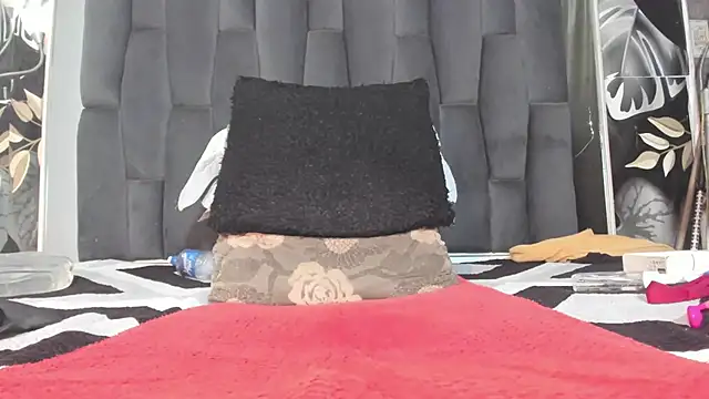 Snapshot of hot_milkbitch chatting on 09.22.25 hot milkbitch online show from 09.22.25