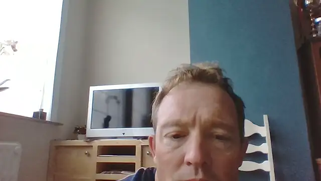 Snapshot of bertolini chatting on 10.08.25 bertolini online show from 10.08.25