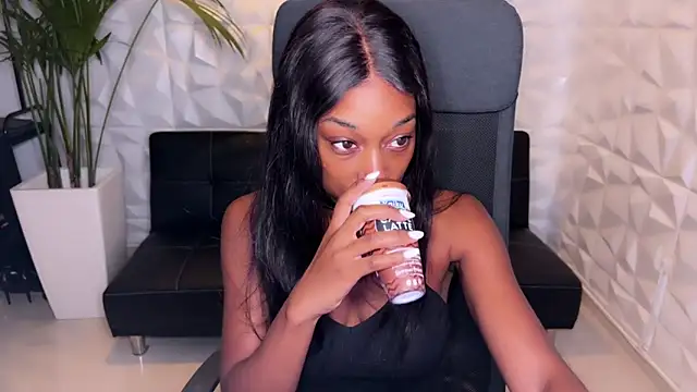 Snapshot of smileybabe chatting on 12.13.24 smileybabe online show from 12.13.24