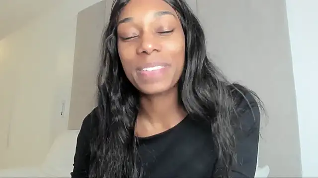 Snapshot of smileybabe chatting on 02.20.25 smileybabe online show from 02.20.25