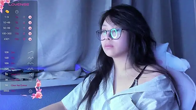 Snapshot of maydaykimmy chatting on 12.14.24 maydaykimmy online show from 12.14.24