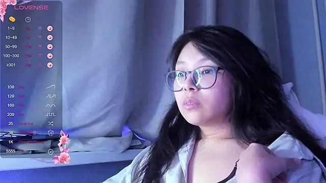 Snapshot of maydaykimmy chatting on 12.15.24 maydaykimmy online show from 12.15.24