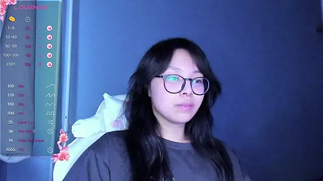 Snapshot of maydaykimmy chatting on 12.18.24 maydaykimmy online show from 12.18.24