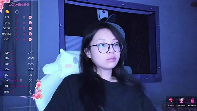 Snapshot of maydaykimmy chatting on 12.20.24 maydaykimmy online show from 12.20.24