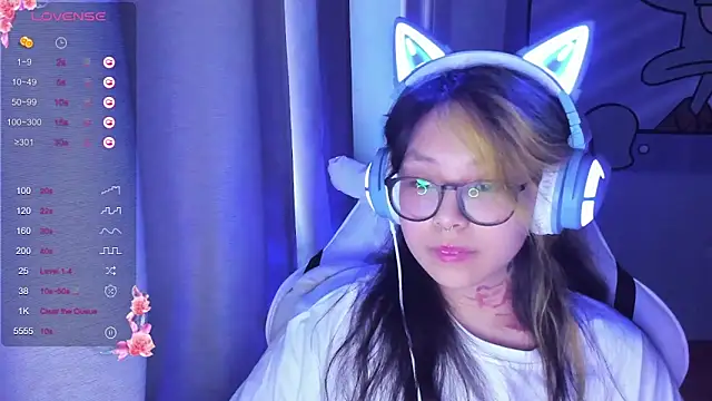 Snapshot of maydaykimmy chatting on 02.08.25 maydaykimmy online show from 02.08.25