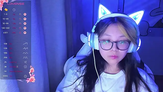 Snapshot of maydaykimmy chatting on 02.13.25 maydaykimmy online show from 02.13.25