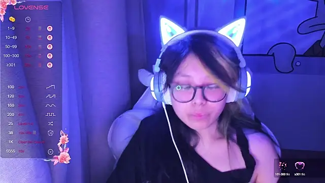 Snapshot of maydaykimmy chatting on 02.14.25 maydaykimmy online show from 02.14.25