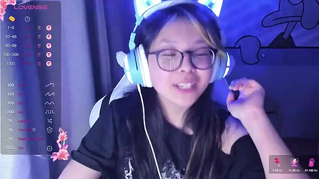 Snapshot of maydaykimmy chatting on 02.25.25 maydaykimmy online show from 02.25.25