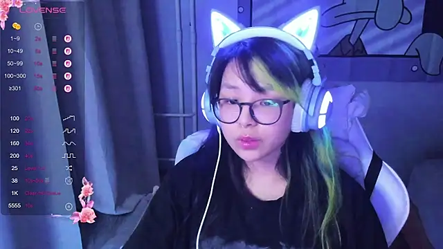 Snapshot of maydaykimmy chatting on 03.04.25 maydaykimmy online show from 03.04.25