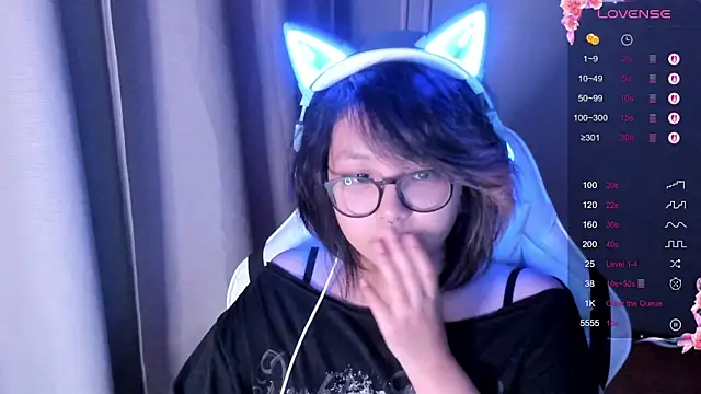 Snapshot of maydaykimmy chatting on 10.10.25 maydaykimmy online show from 10.10.25