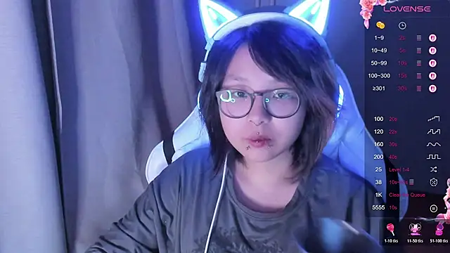 Snapshot of maydaykimmy chatting on 10.19.25 maydaykimmy online show from 10.19.25