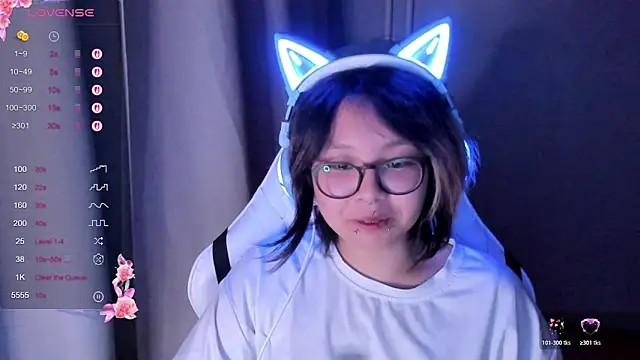 Snapshot of maydaykimmy chatting on 10.27.25 maydaykimmy online show from 10.27.25