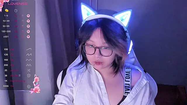 Snapshot of maydaykimmy chatting on 11.02.25 maydaykimmy online show from 11.02.25