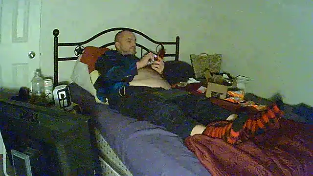 Snapshot of caressonnous chatting on 12.31.24 caressonnous online show from 12.31.24