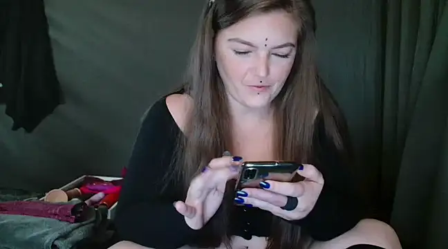 Snapshot of SherineDivine chatting on 12.05.24 SherineDivine online show from 12.05.24