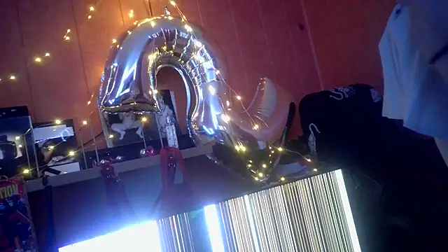 Snapshot of Lia_Y_PatrickX chatting on 12.22.24 Lia Y PatrickX online show from 12.22.24