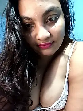 Snapshot of HottyOlly chatting on 10.04.25 HottyOlly online show from 10.04.25