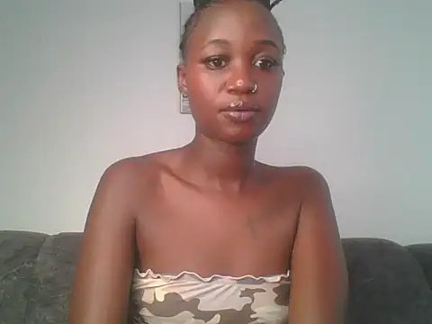 Snapshot of MissLilly1 chatting on 02.14.25 MissLilly1 online show from 02.14.25