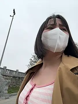 Snapshot of May-Squirt chatting on 02.19.25 May-Squirt online show from 02.19.25