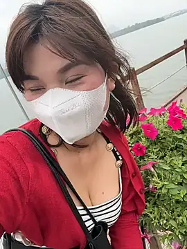 Snapshot of May-Squirt chatting on 02.21.25 May-Squirt online show from 02.21.25