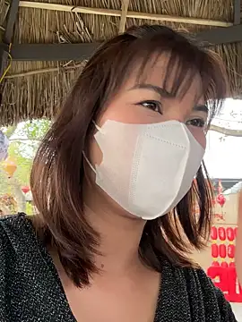 Snapshot of May-Squirt chatting on 02.28.25 May-Squirt online show from 02.28.25