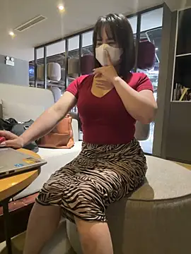 Snapshot of May-Squirt chatting on 03.22.25 May-Squirt online show from 03.22.25