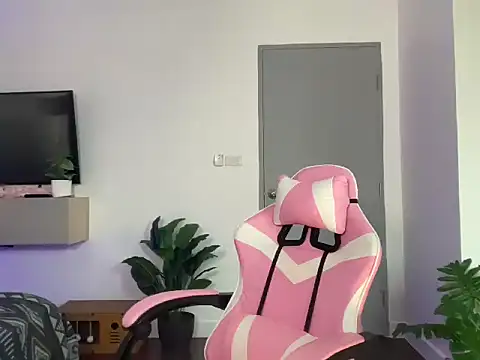 Snapshot of juicyshow_ chatting on 09.22.25 juicyshow online show from 09.22.25