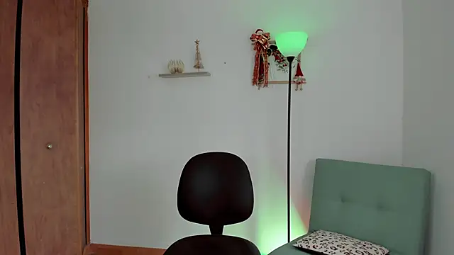 Snapshot of Lilabril chatting on 12.16.24 Lilabril online show from 12.16.24