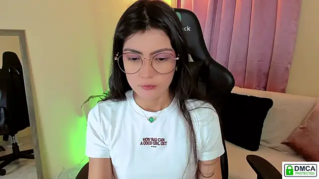 Snapshot of Lilabril chatting on 03.17.25 Lilabril online show from 03.17.25
