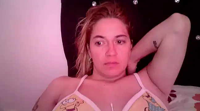 Snapshot of Izury_Blondee chatting on 12.08.24 Izury Blondee online show from 12.08.24