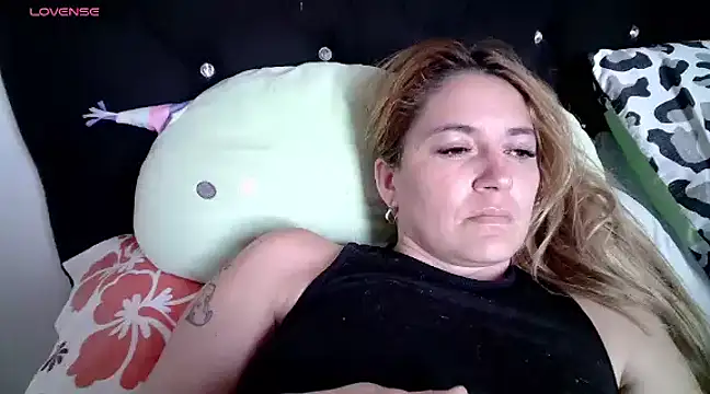 Snapshot of Izury_Blondee chatting on 01.16.25 Izury Blondee online show from 01.16.25