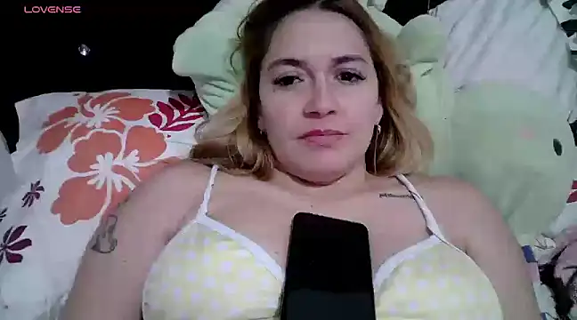 Snapshot of Izury_Blondee chatting on 01.18.25 Izury Blondee online show from 01.18.25