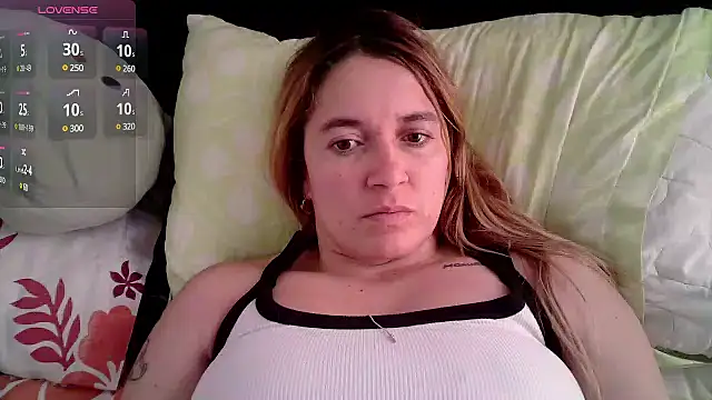 Snapshot of Izury_Blondee chatting on 02.13.25 Izury Blondee online show from 02.13.25