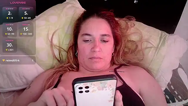 Snapshot of Izury_Blondee chatting on 02.25.25 Izury Blondee online show from 02.25.25