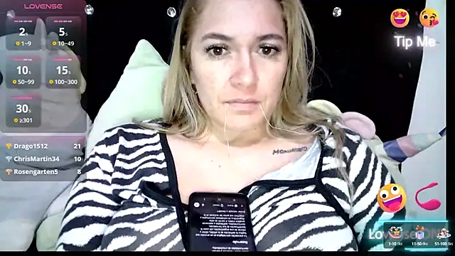 Snapshot of Izury_Blondee chatting on 03.13.25 Izury Blondee online show from 03.13.25