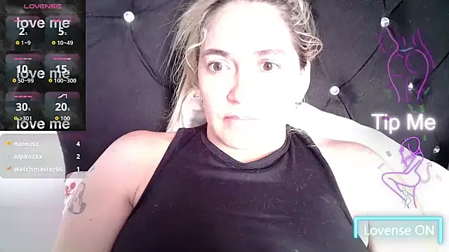 Snapshot of Izury_Blondee chatting on 09.11.25 Izury Blondee online show from 09.11.25