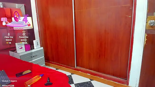 Snapshot of mariamRosse chatting on 03.10.25 mariamRosse online show from 03.10.25